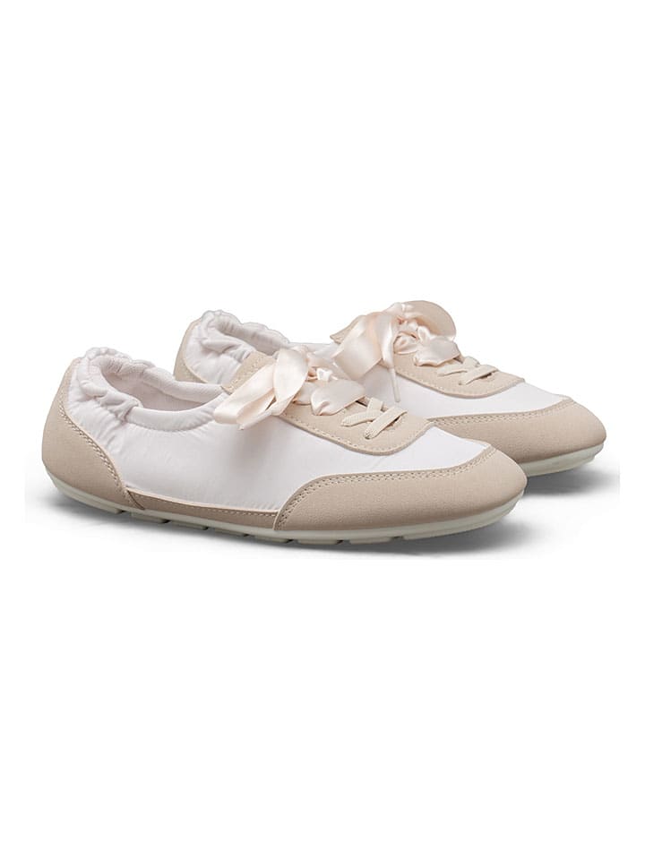 Sneakers in Beige