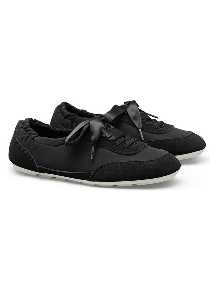 Sneakers in Schwarz