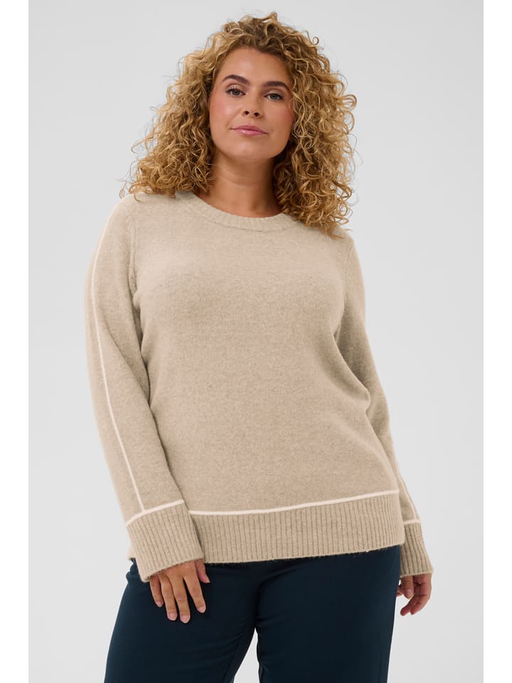 Sweter w kolorze beżowym