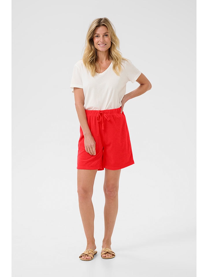 Shorts in Rot