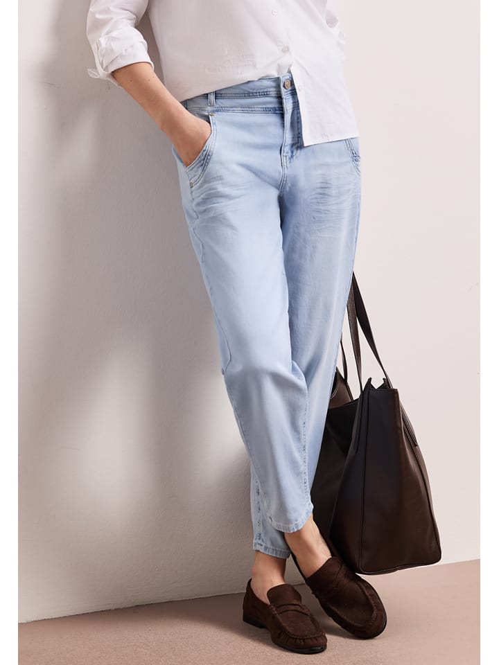 Dżinsy - Tapered fit - w kolorze błękitnym