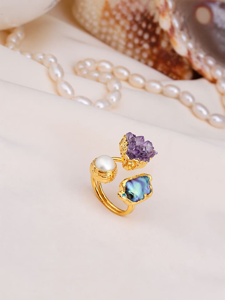 Vergold. Ring mit Edelsteinen und Perle