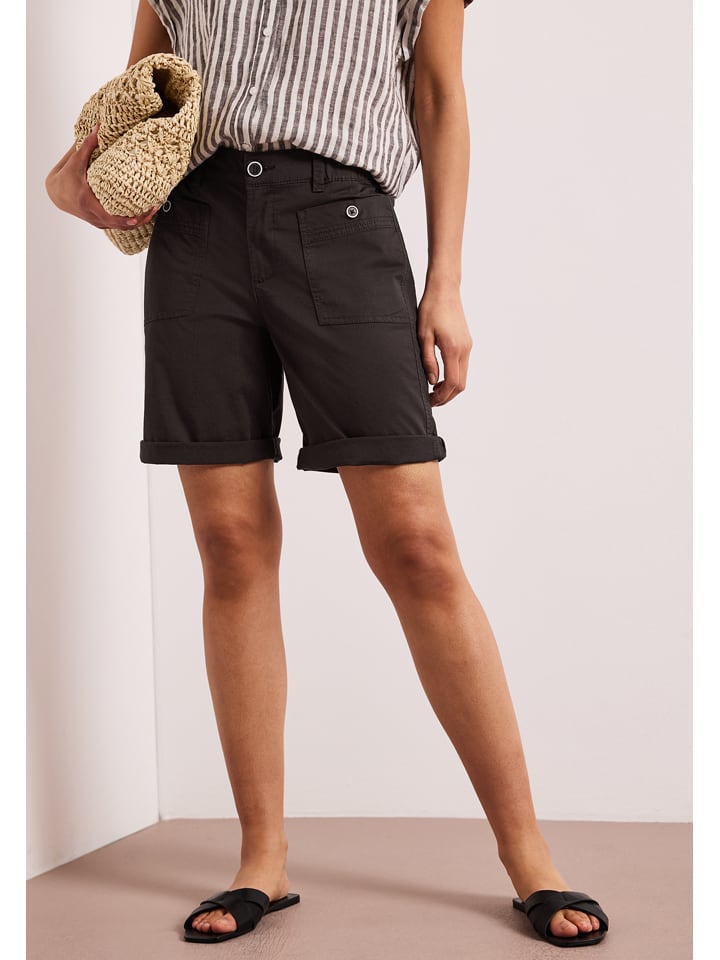 Bermudas in Braun