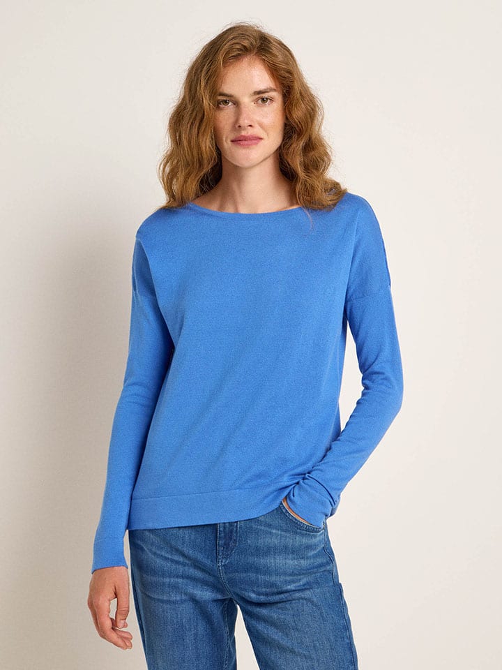 Sweter w kolorze niebieskim