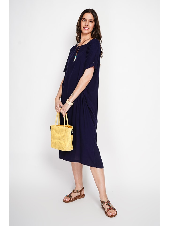 Kleid in Dunkelblau