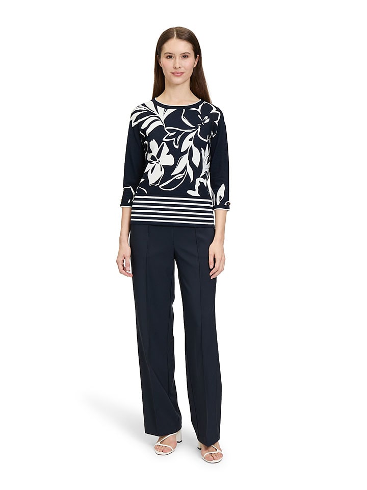 Pullover in Dunkelblau/ Weiß