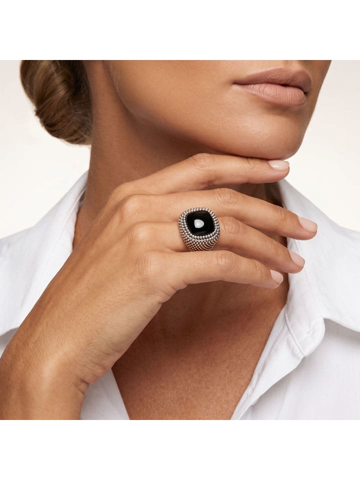 Verzilverde ring met edelstenen