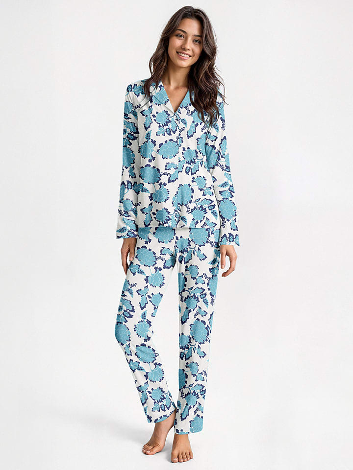Pyjama in Weiß/ Hellblau