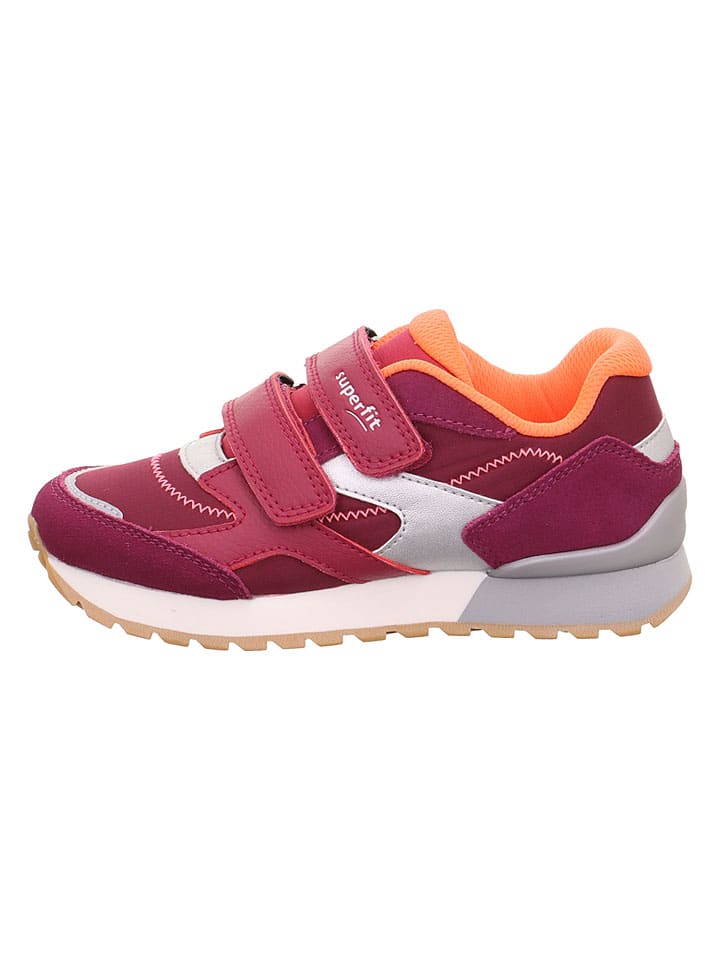 Sneakers in Rot