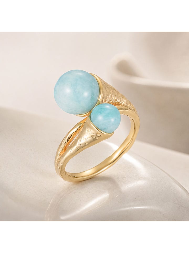 Vergulde ring met edelstenen
