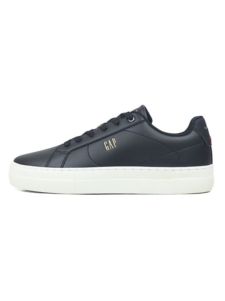 Sneakers in Schwarz