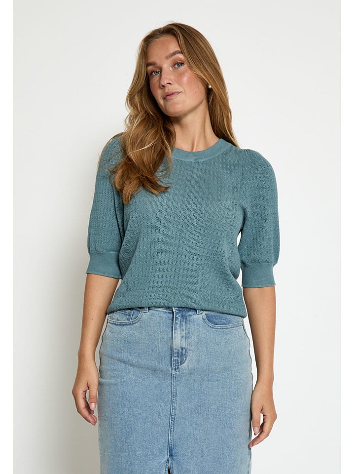 Sweter w kolorze niebieskim