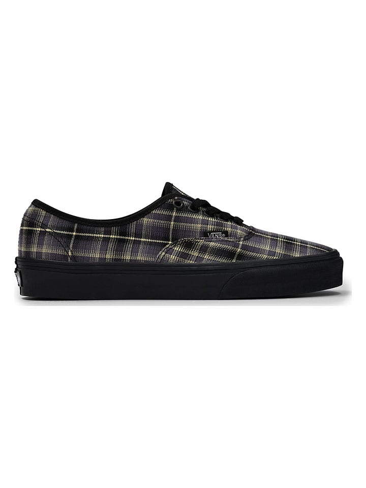 Sneakers in Schwarz