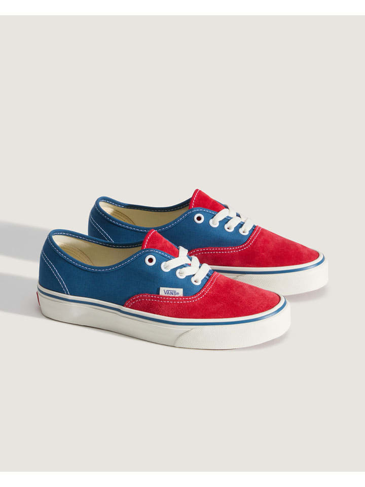 Sneakers in Blau/ Rot