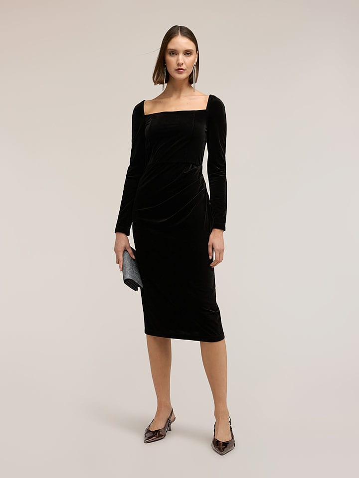 Samtkleid in Schwarz