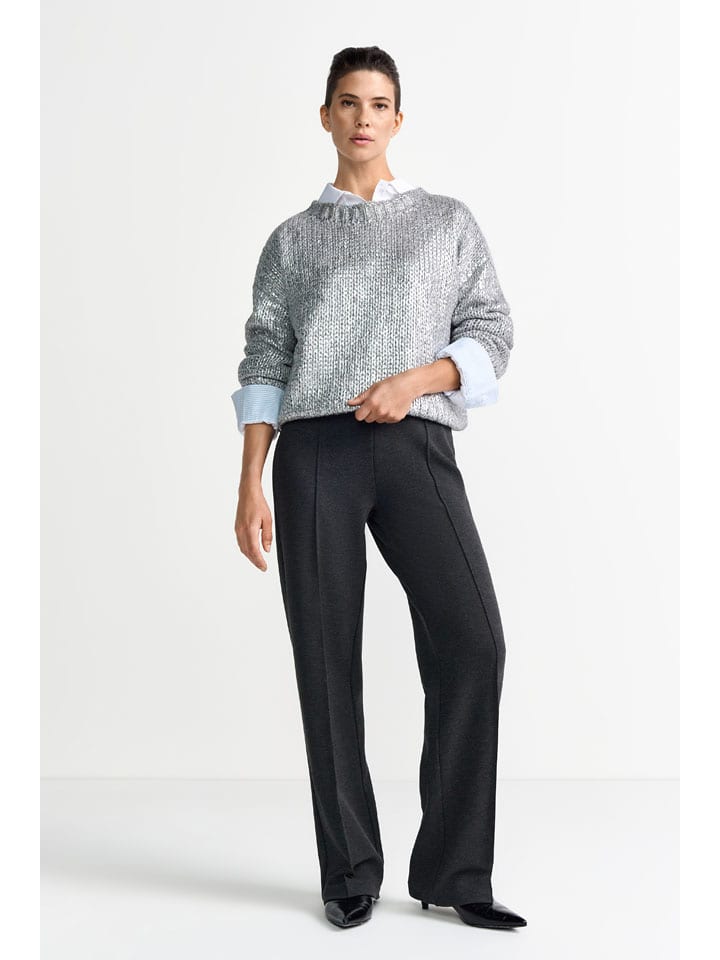 Sweter w kolorze szarym