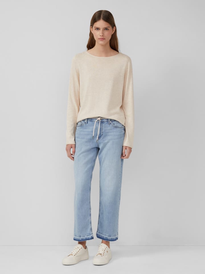 Sweter w kolorze beżowym