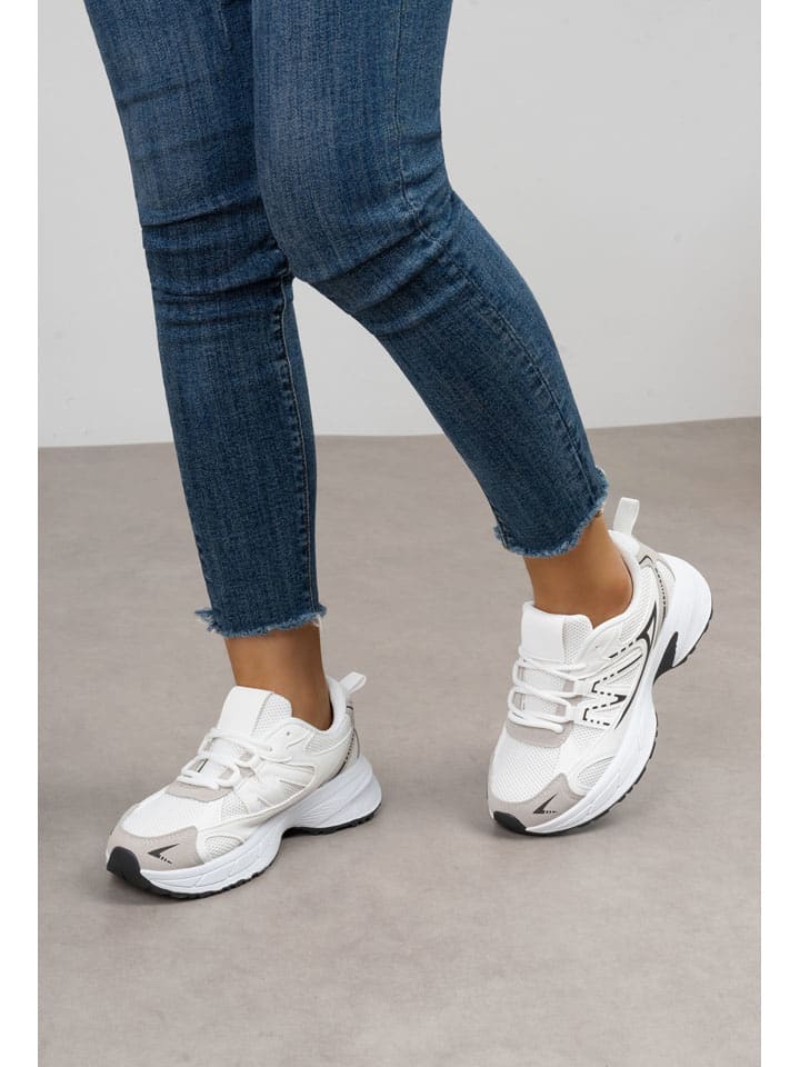 Sneakersy w kolorze białym