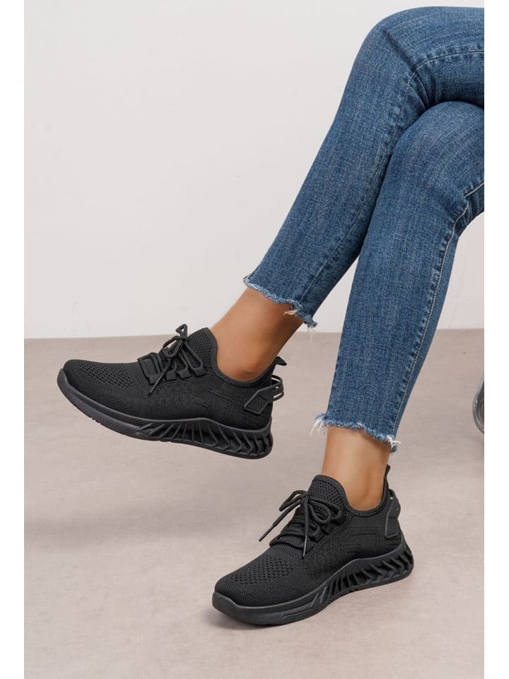 Sneakersy w kolorze czarnym