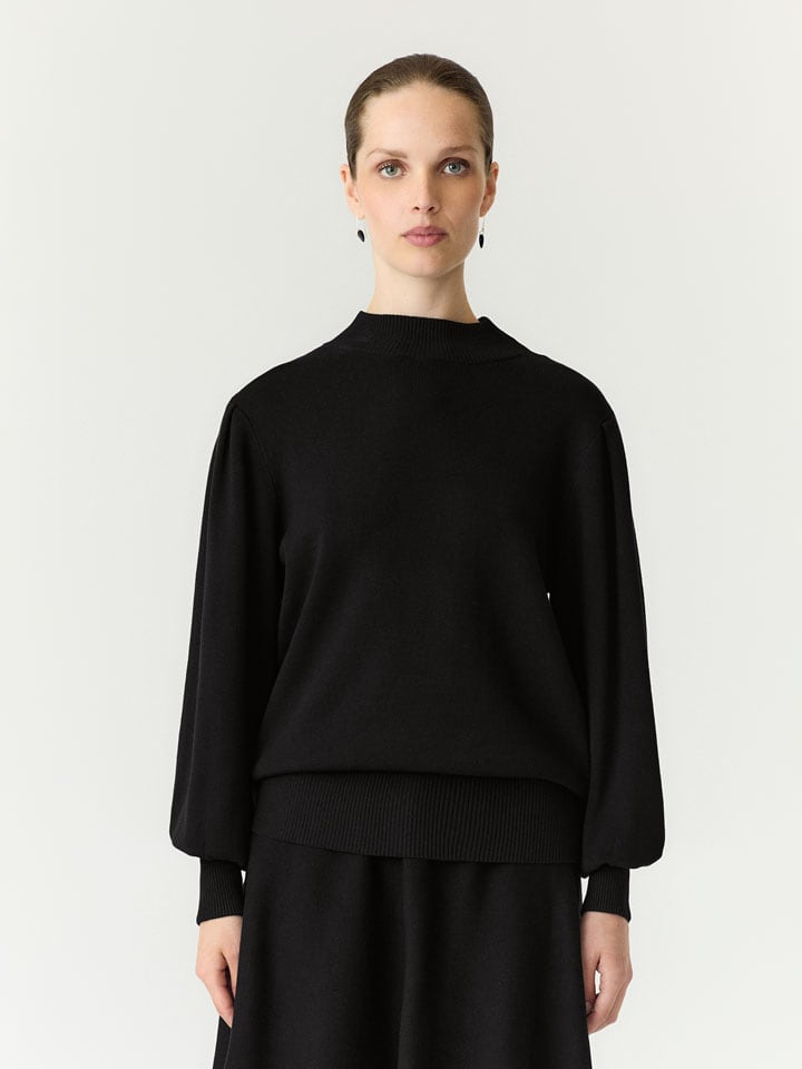 Sweter w kolorze czarnym