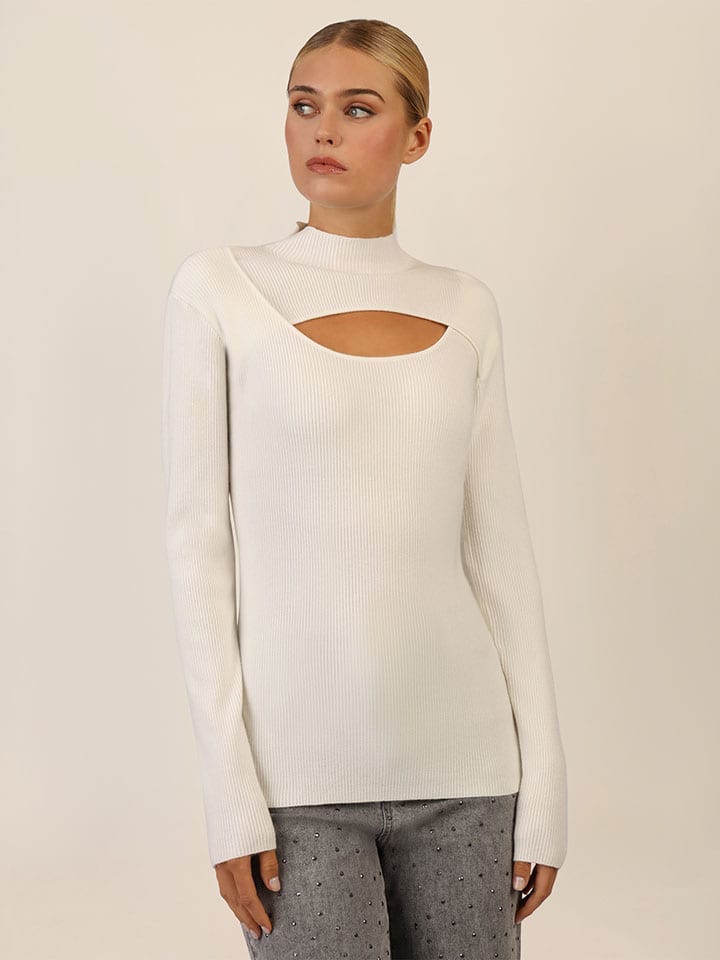 Sweter w kolorze kremowym