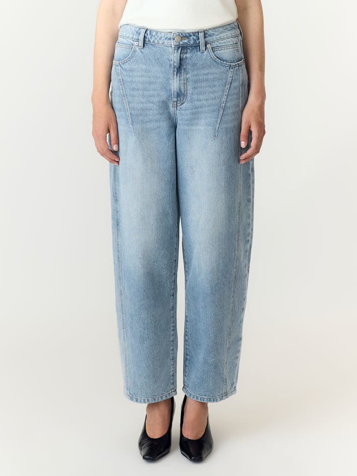 Jeans - Barrel fit - in Hellblau