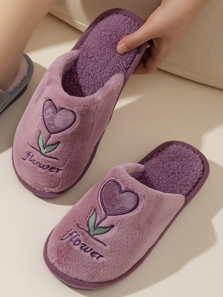 Kapcie w kolorze fioletowym