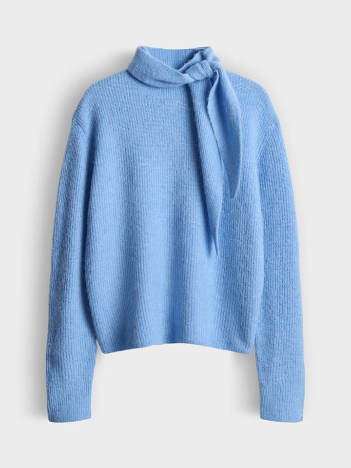 Sweter w kolorze błękitnym