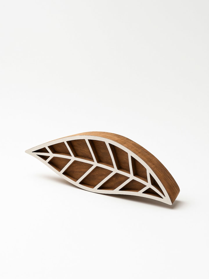 Stempel "Leaf" w kolorze jasnobrązowo-białym - 13 x 4 cm