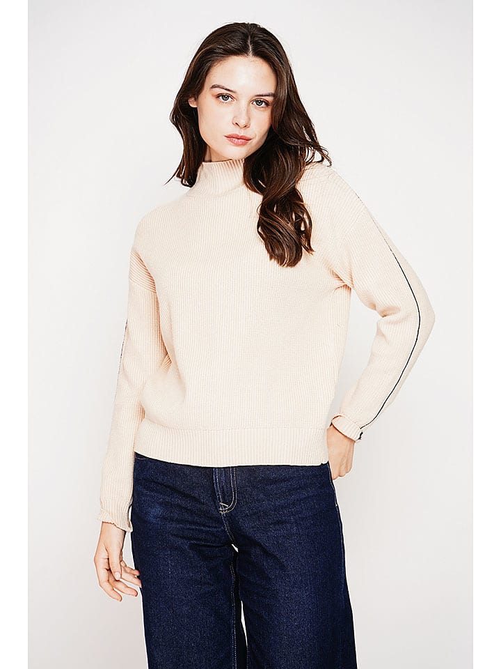 Sweter w kolorze kremowym