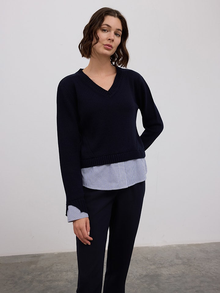 Sweter w kolorze granatowym