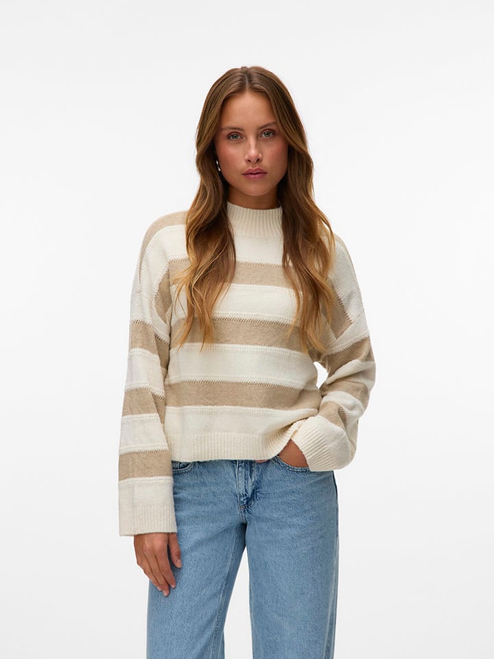 Sweter w kolorze beżowym