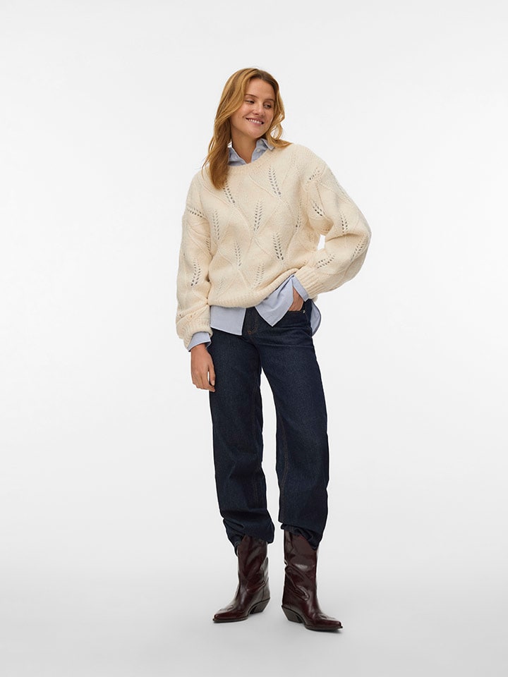 Sweter w kolorze beżowym