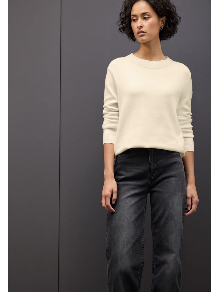 Sweter w kolorze kremowym