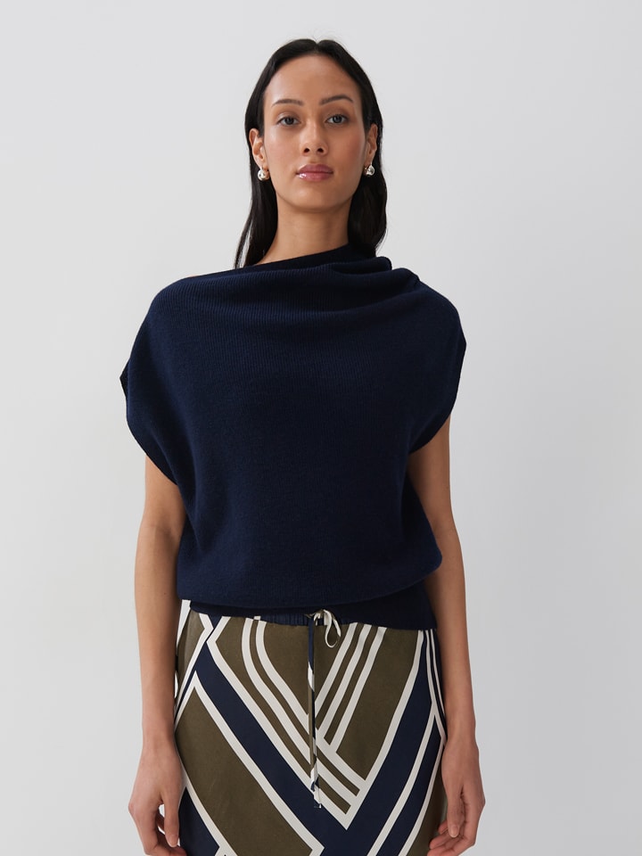 Sweter w kolorze granatowym