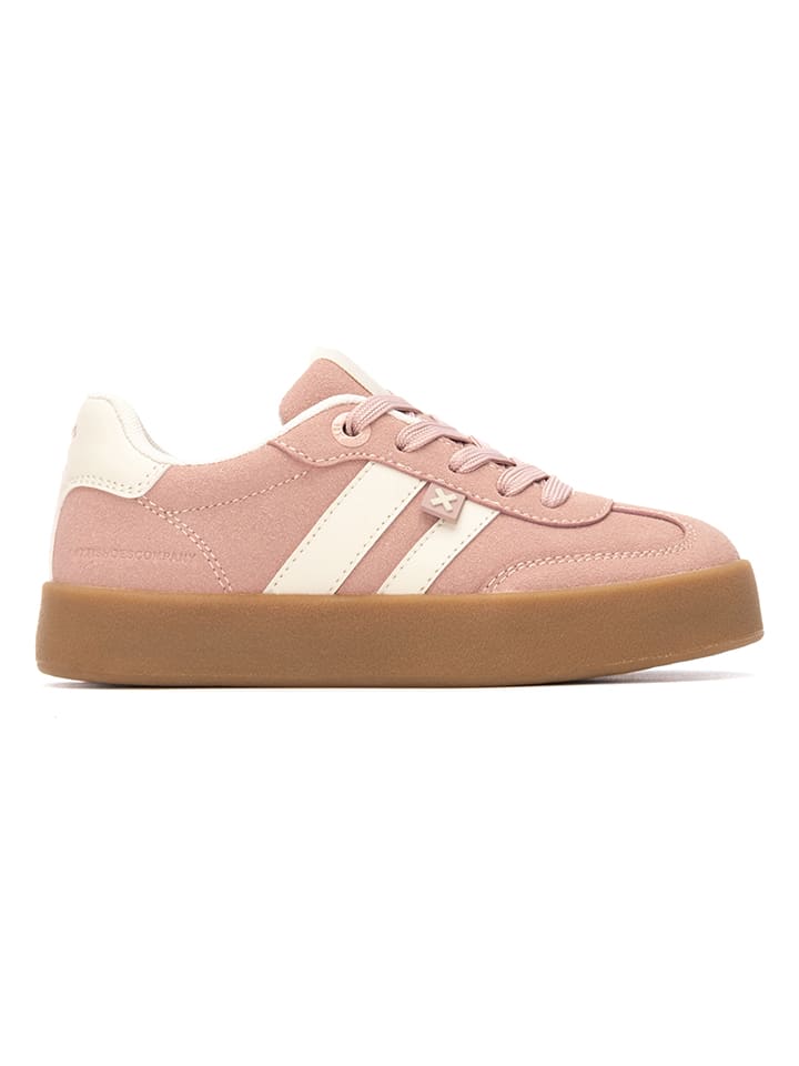 Sneakersy w kolorze jasnoróżowym