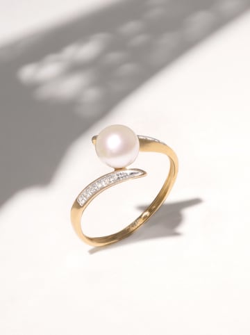 DIAMOND & CO Złoty pierścionek "Fenoa" z diamentami i perłą