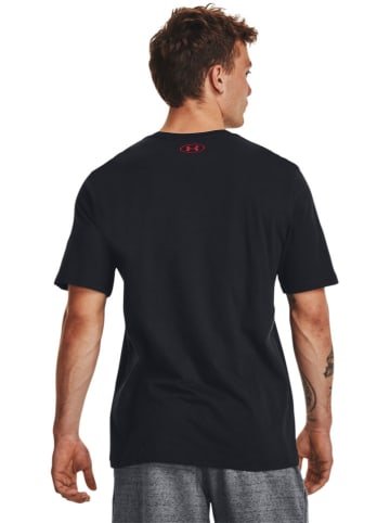 Under Armour Shirt in Schwarz