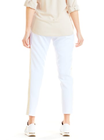Awama Spodnie w kolorze białym