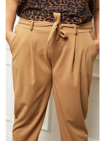 Curvy Lady Spodnie w kolorze karmelowym