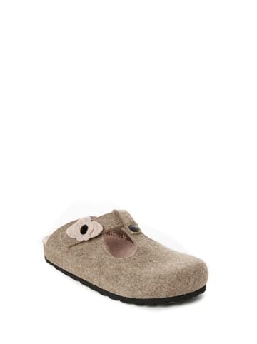 Mandel Clogs in Beige