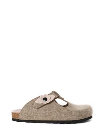 Mandel Clogs in Beige