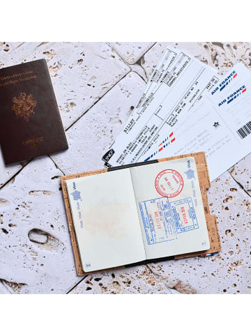 APOCOPE Etui w kolorze jasnobrązowym na paszport - 9,6 x 13,5 x 0,60 cm