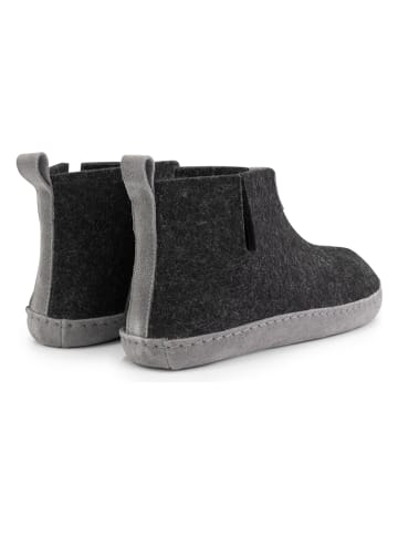 TRAVELIN' Kapcie w kolorze ciemnoszarym