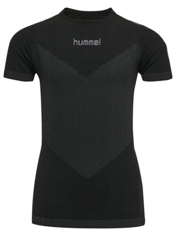 Hummel Koszulka sportowa "First Seamless" w kolorze czarnym