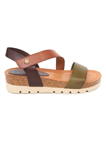 CLKA Skórzane sandały w kolorze brązowo-oliwkowym na koturnie