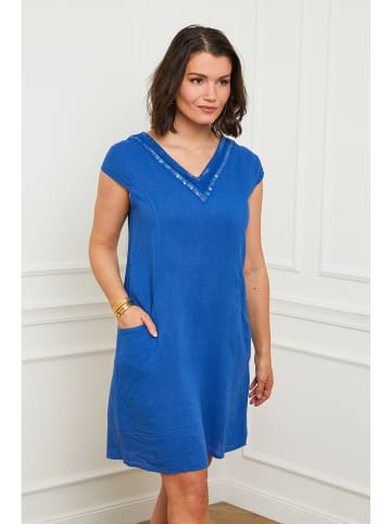 Curvy Lady Lniana sukienka w kolorze niebieskim