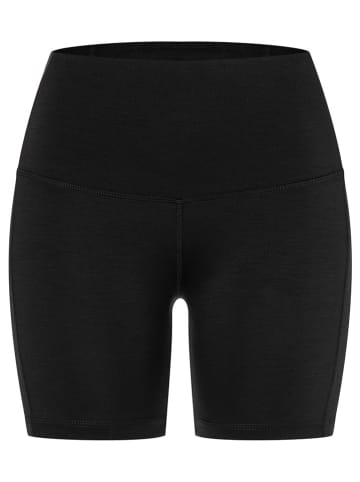 super.natural Trainingsshorts in Schwarz