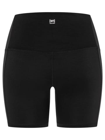 super.natural Trainingsshorts in Schwarz