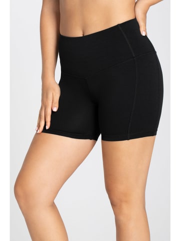 super.natural Trainingsshorts in Schwarz
